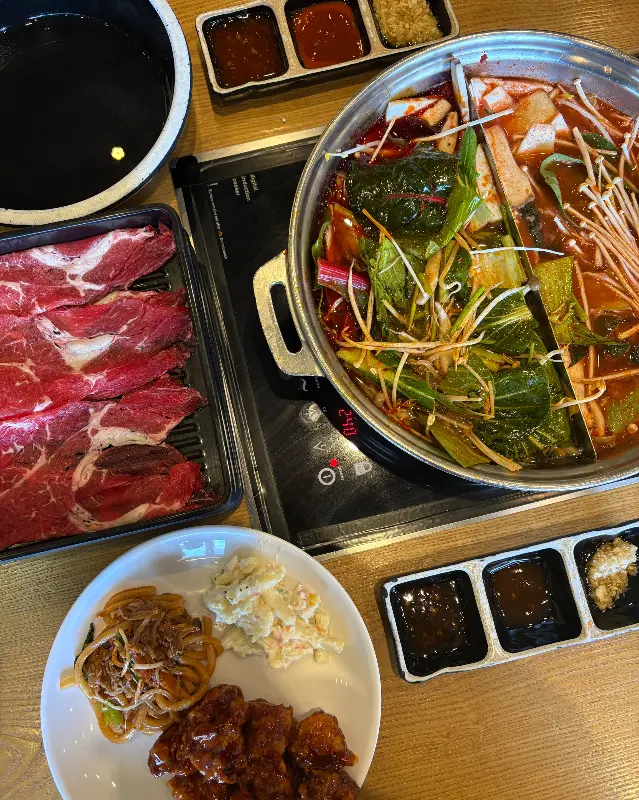 샤브샤브 한 상 차림