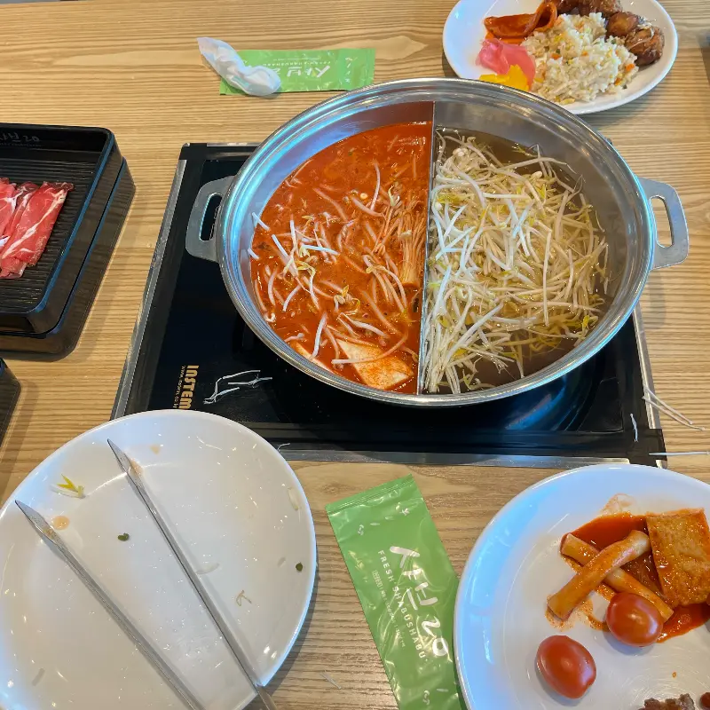 샤브샤브 한 상 차림