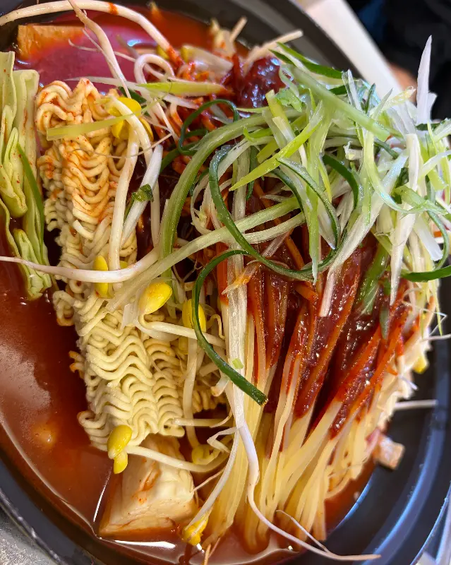 라면 사리 추가는 필수!