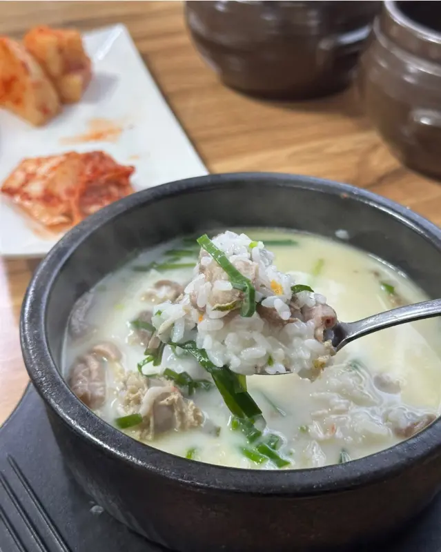 깊고 진한 소내장탕의 자태