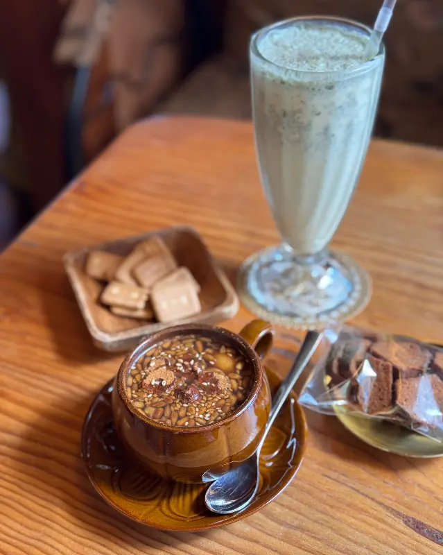 다양한 메뉴와 함께 즐거운 시간을 보낼 수 있는 국화향기.