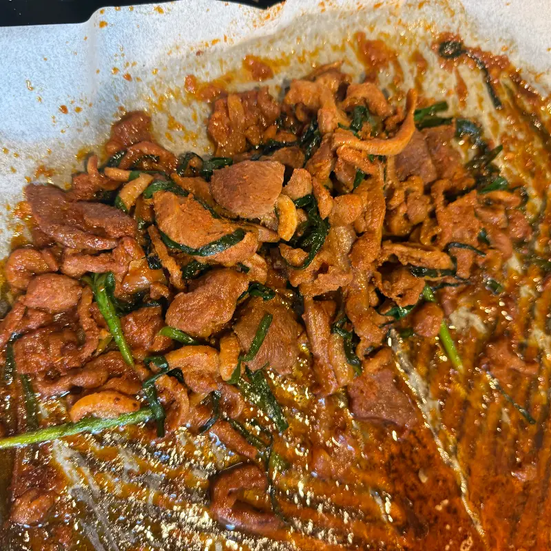 맛있게 익은 오리 불고기