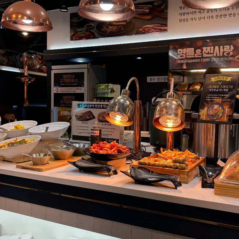 샐러드바 음식들