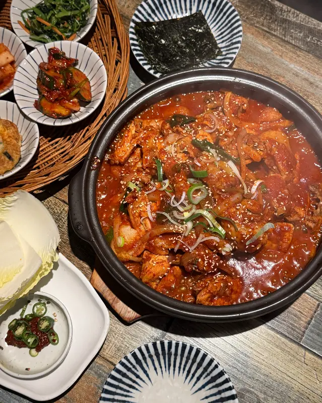 맛깔스러운 닭볶음탕