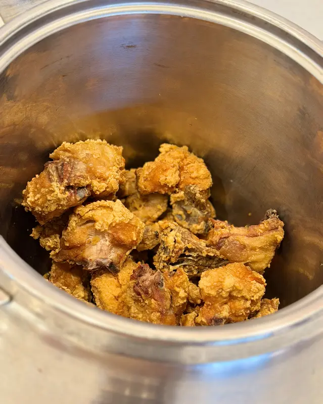 겉은 바삭하고 속은 촉촉한 닭껍질 튀김