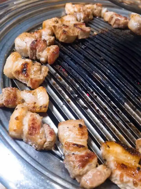 잘 구워진 통삼겹살