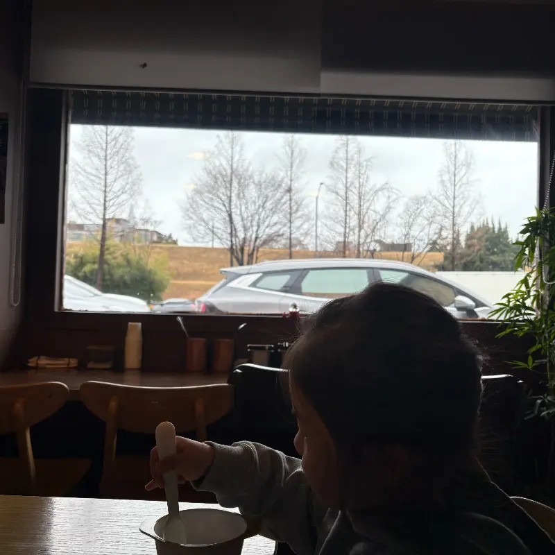 혼밥을 즐기는 손님