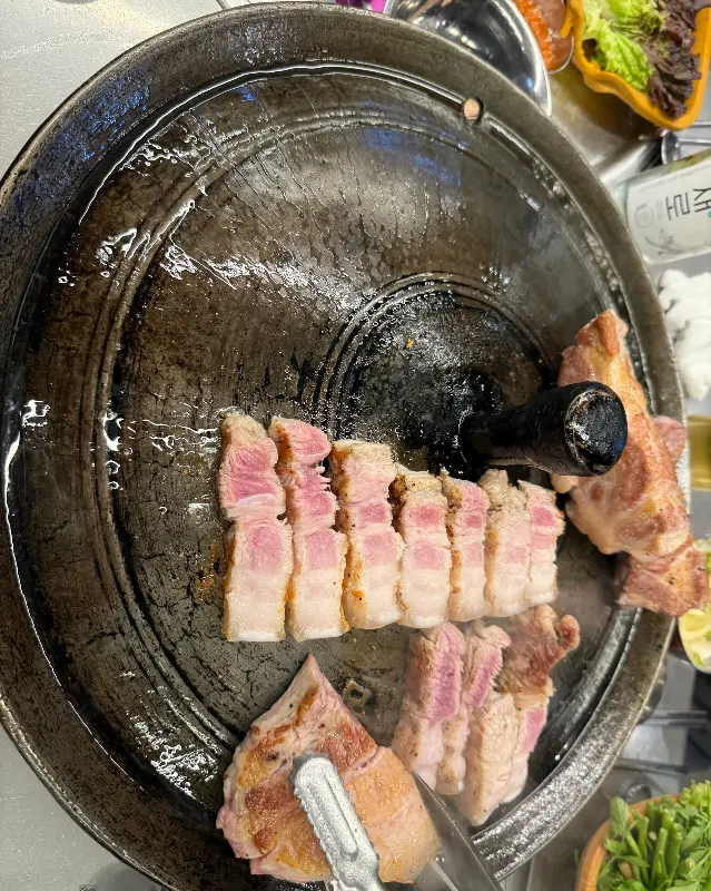 목구멍, 깔끔하고 넓은 매장