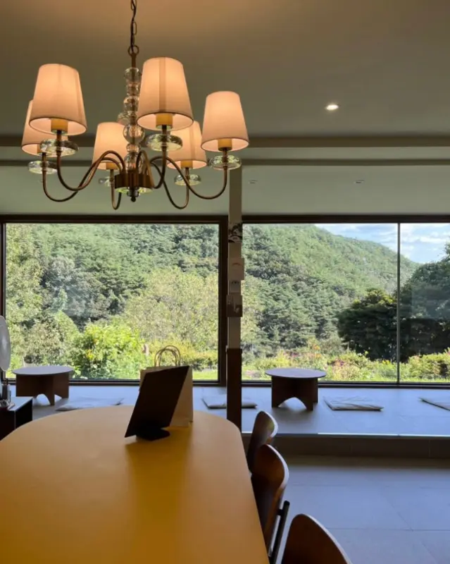 아늑한 카페 내부