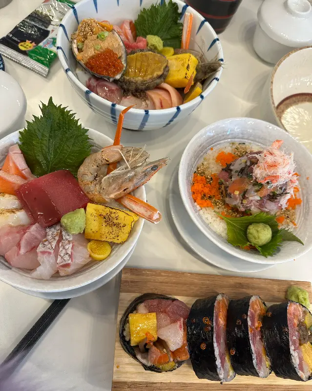 제이타쿠동, 후토마끼, 초밥 등 푸짐한 한 상 차림