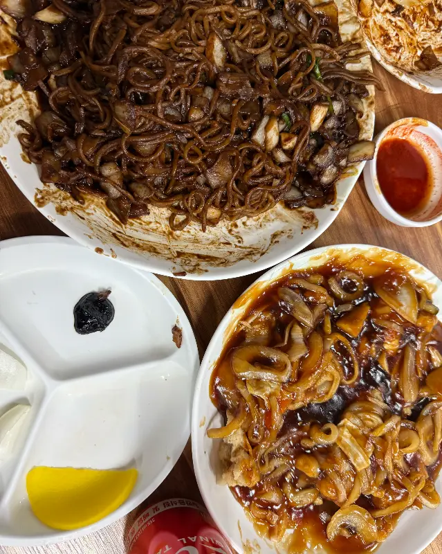 쟁반짜장과 탕수육 한상차림