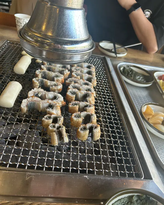 먹기 좋게 잘린 장어