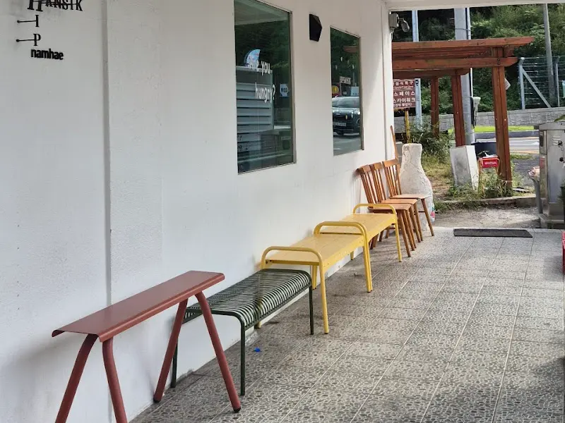 힙한식 웨이팅 공간