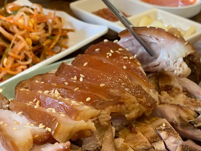 윤기 좔좔 흐르는 족발 단면