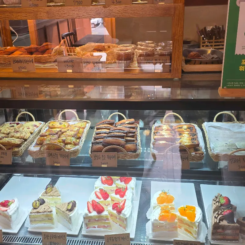 더반베이크샵, 쇼케이스 안의 다양한 디저트