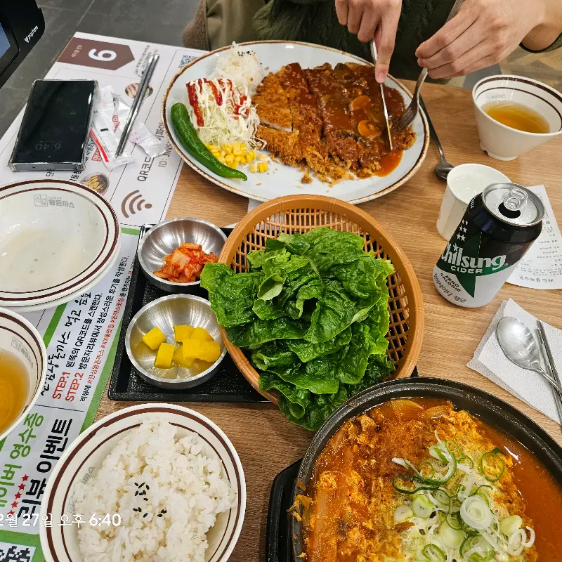 깔끔한 매장 내부