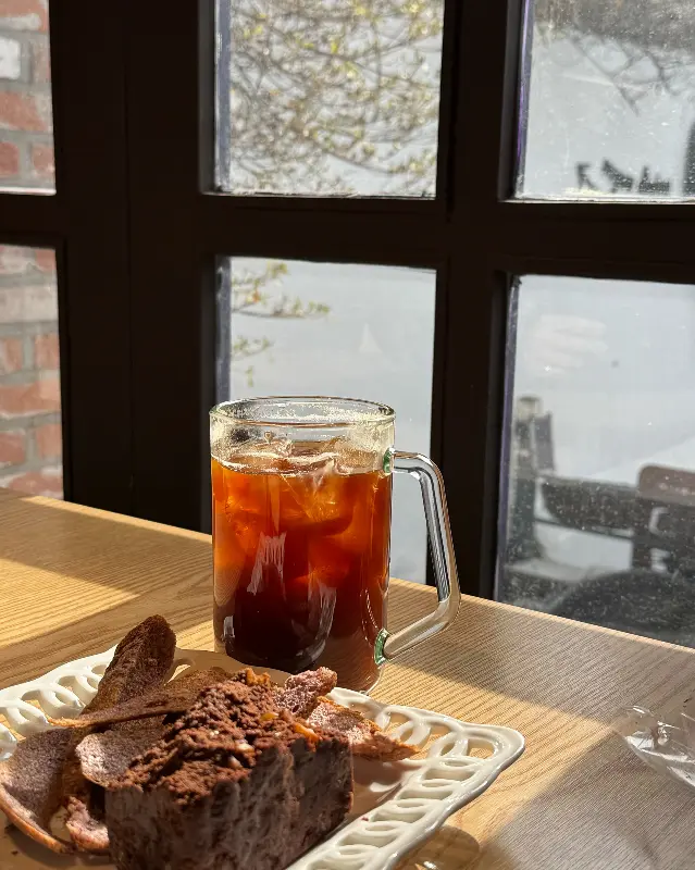 아이스 아메리카노와 브라우니