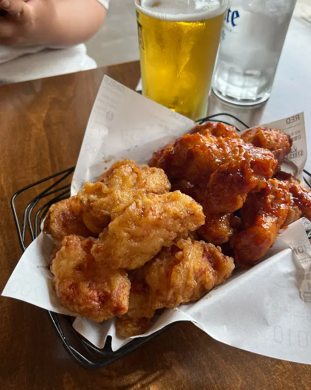 맥주와 함께 즐기는 치킨