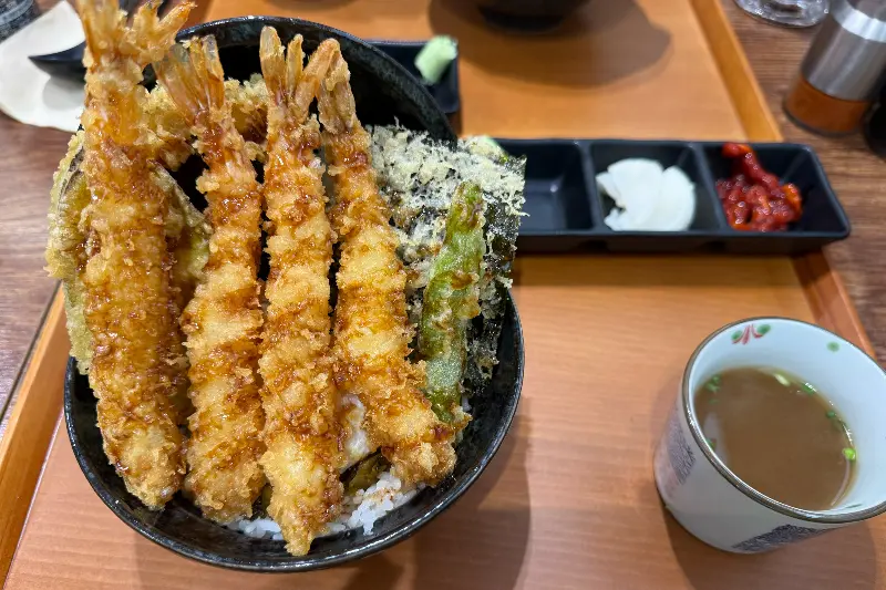 푸짐한 텐동 한 상 차림