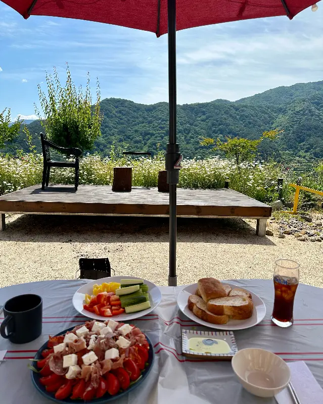 할량빵집 야외 테이블