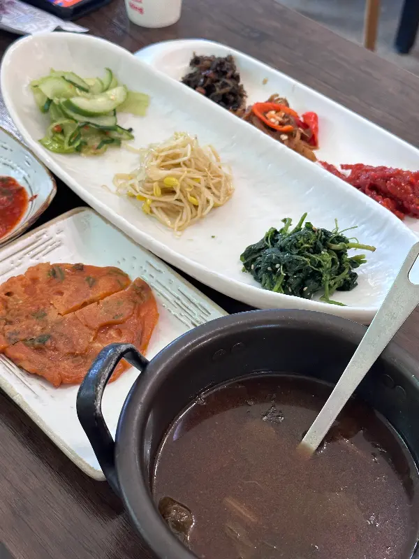 정갈한 반찬의 모습