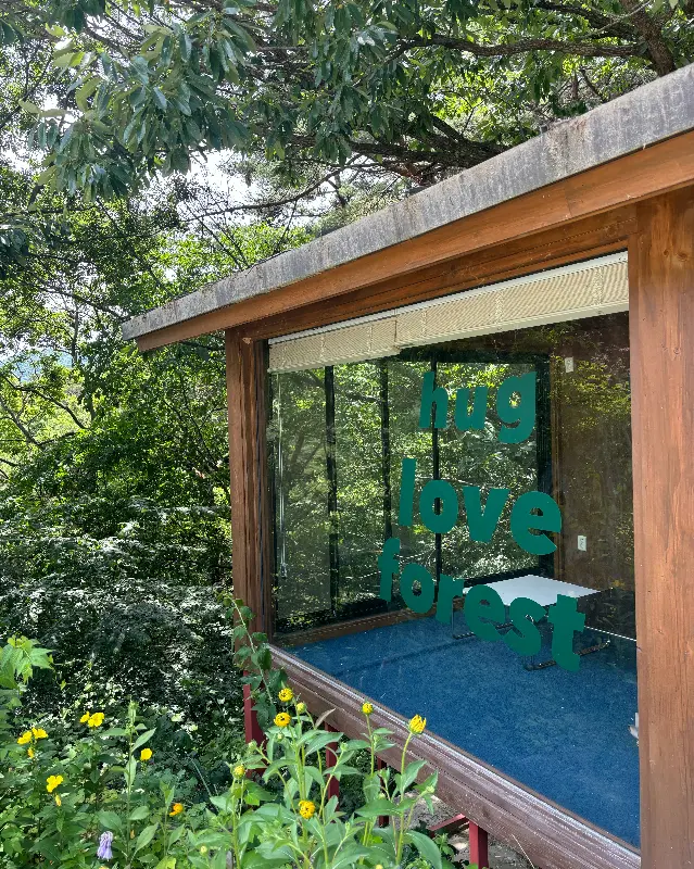 카페 외부 포토존