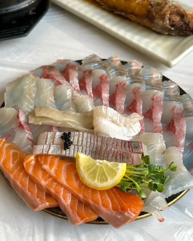 윤기가 흐르는 대방어 모듬회