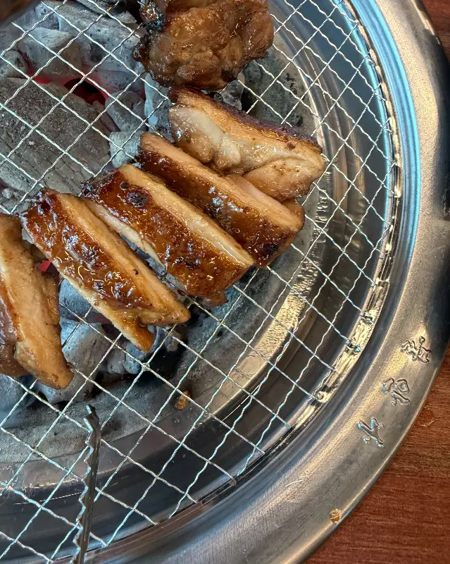 맛있게 익어가는 닭갈비
