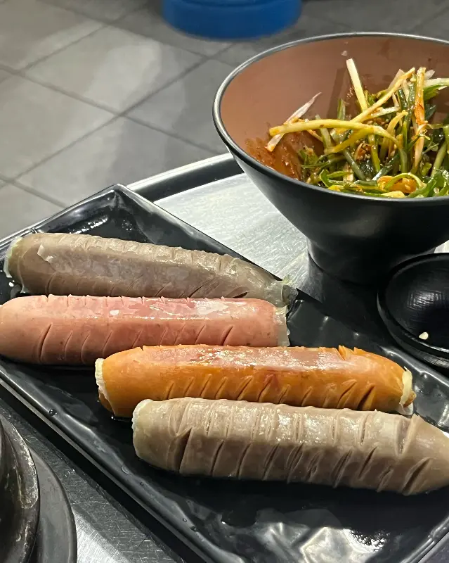 다양한 소시지 구이