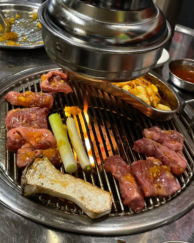 고기 한 점에 콩가루 듬뿍!