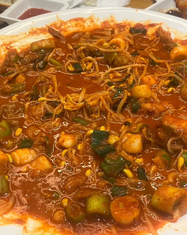 매콤한 양념이 깊게 밴 아구찜