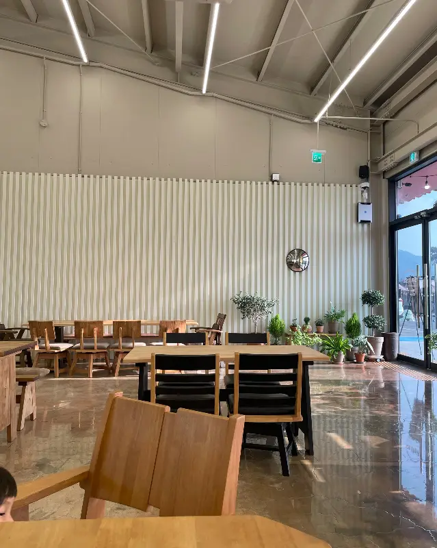 솔트92 내부 테이블 좌석