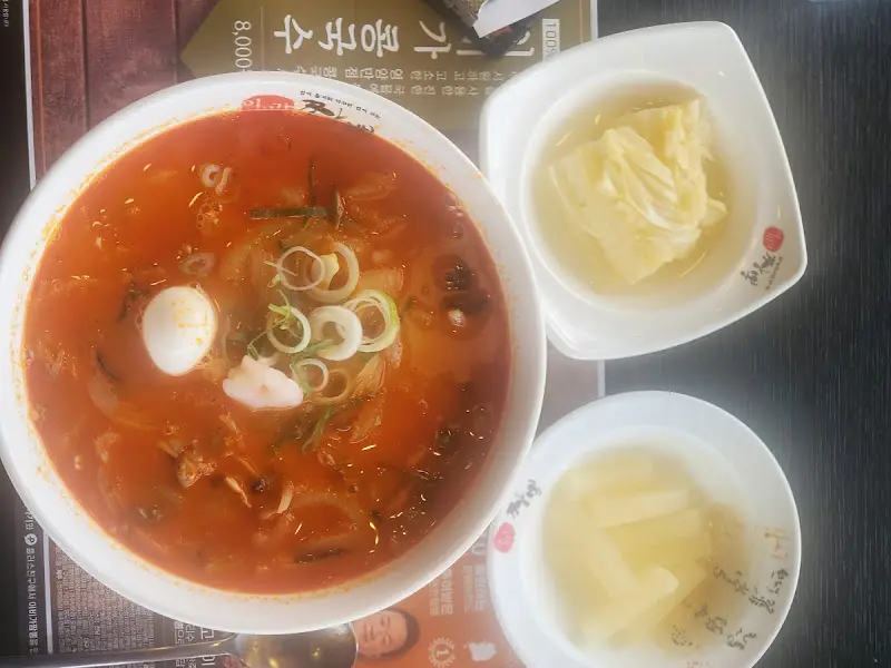 이비가짬뽕과 곁들임 메뉴