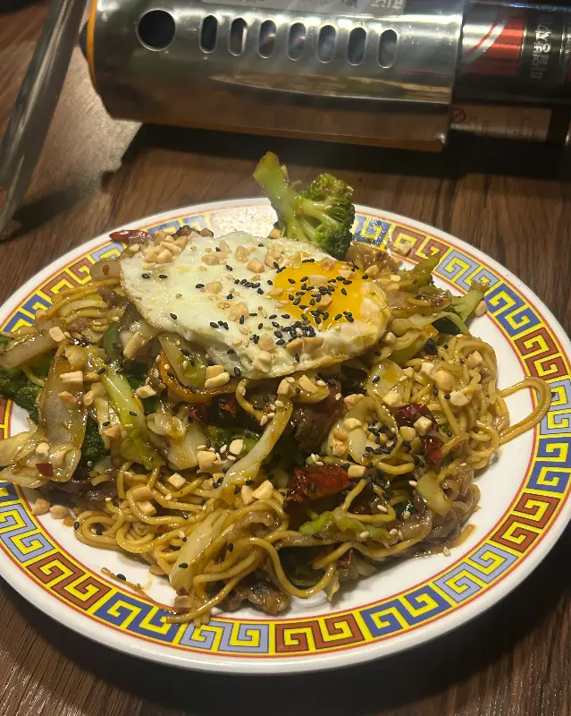 계란 후라이가 올라간 쟁반짜장의 위엄