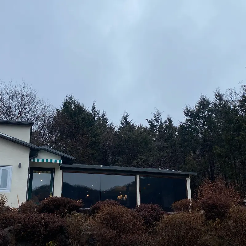 카페 외부 전경