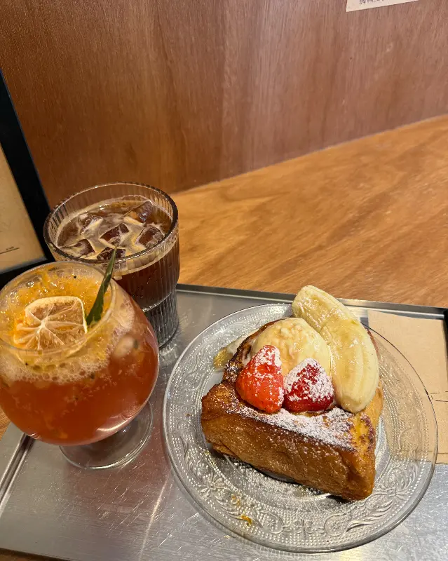 프렌치토스트와 음료