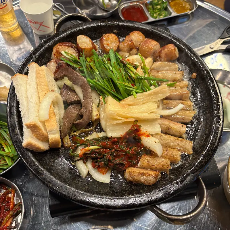 모듬 곱창 한 상 차림