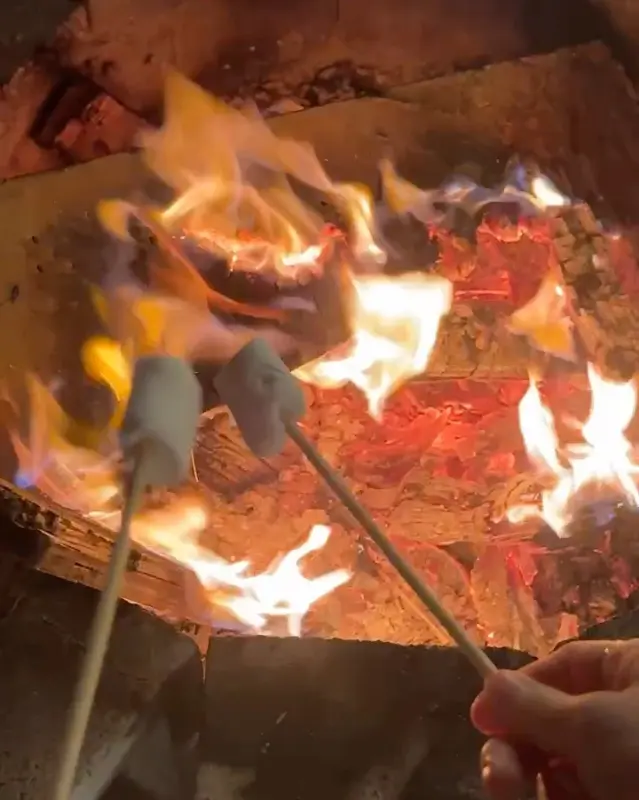 캠핑 분위기를 더하는 조명