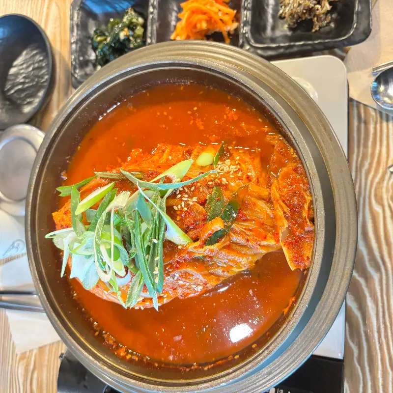 고등어묵은지찜의 매혹적인 비주얼