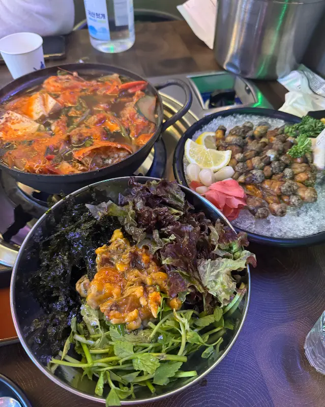 미더덕회, 미더덕 된장, 미더덕 비빔밥 한상 차림