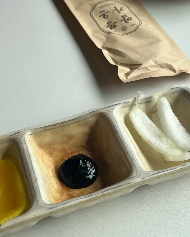 다채로운 반찬 구성