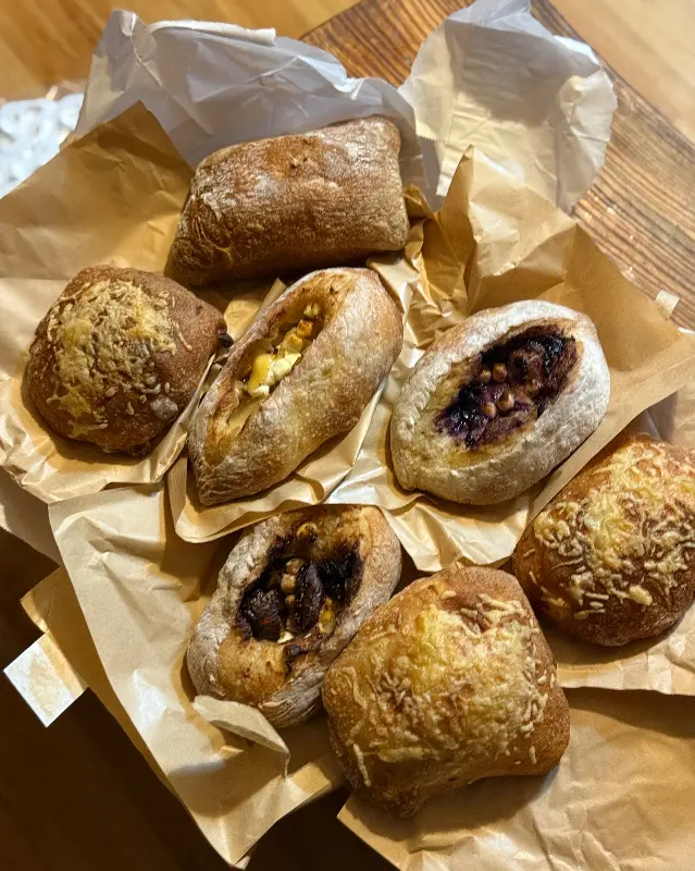 포장된 빵들의 모습