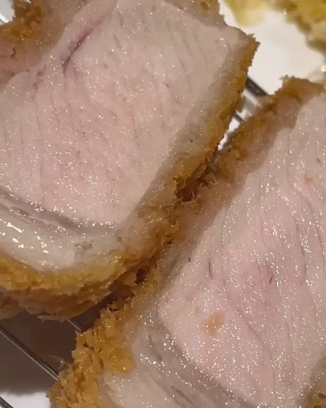 촉촉한 돈까스 단면