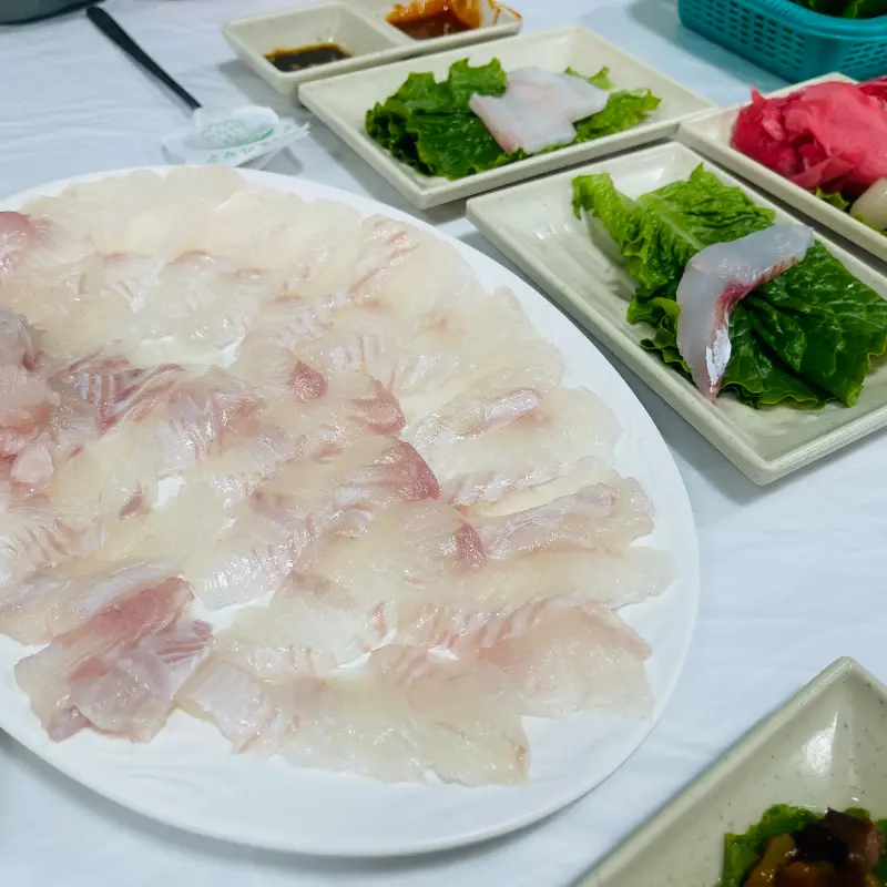 윤기가 흐르는 광어회