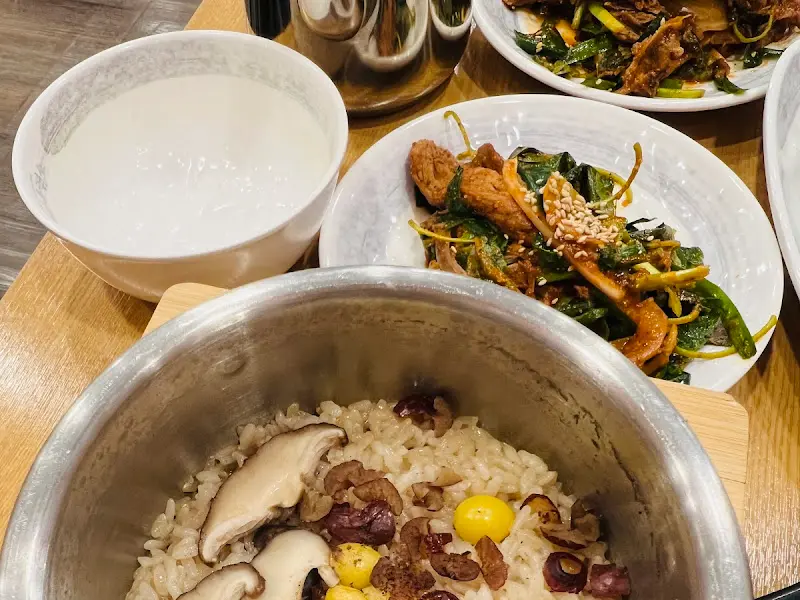 영양 솥밥과 흑염소 무침