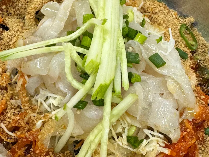 신선한 가자미 세꼬시가 듬뿍 들어간 물회