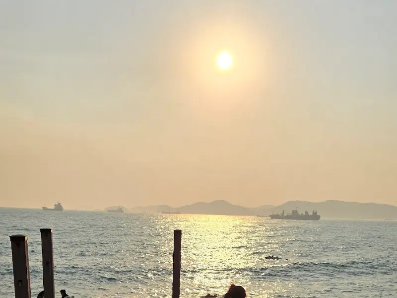 해질녘 바다 풍경