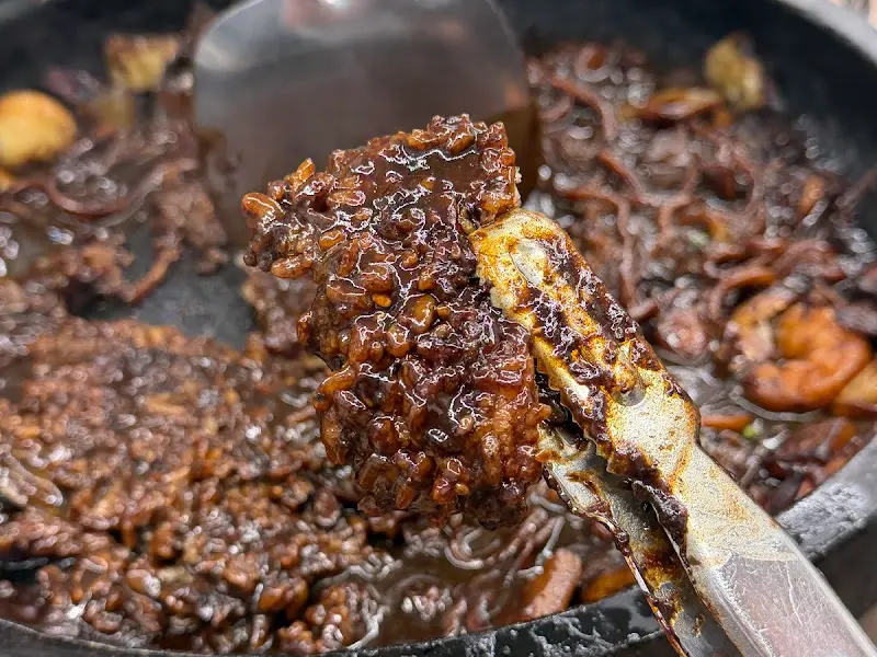 돌판 짜장에 눌어붙은 누룽지