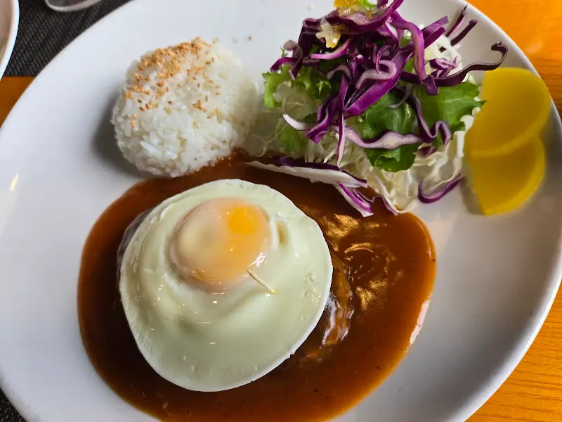 계란이 톡 터진 함박스테이크