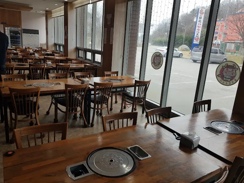 넓고 쾌적한 칠곡 한우장터 내부